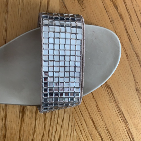 Vince Camtuo sandals size 10 never worn Gold flash - Picture 2 of 4